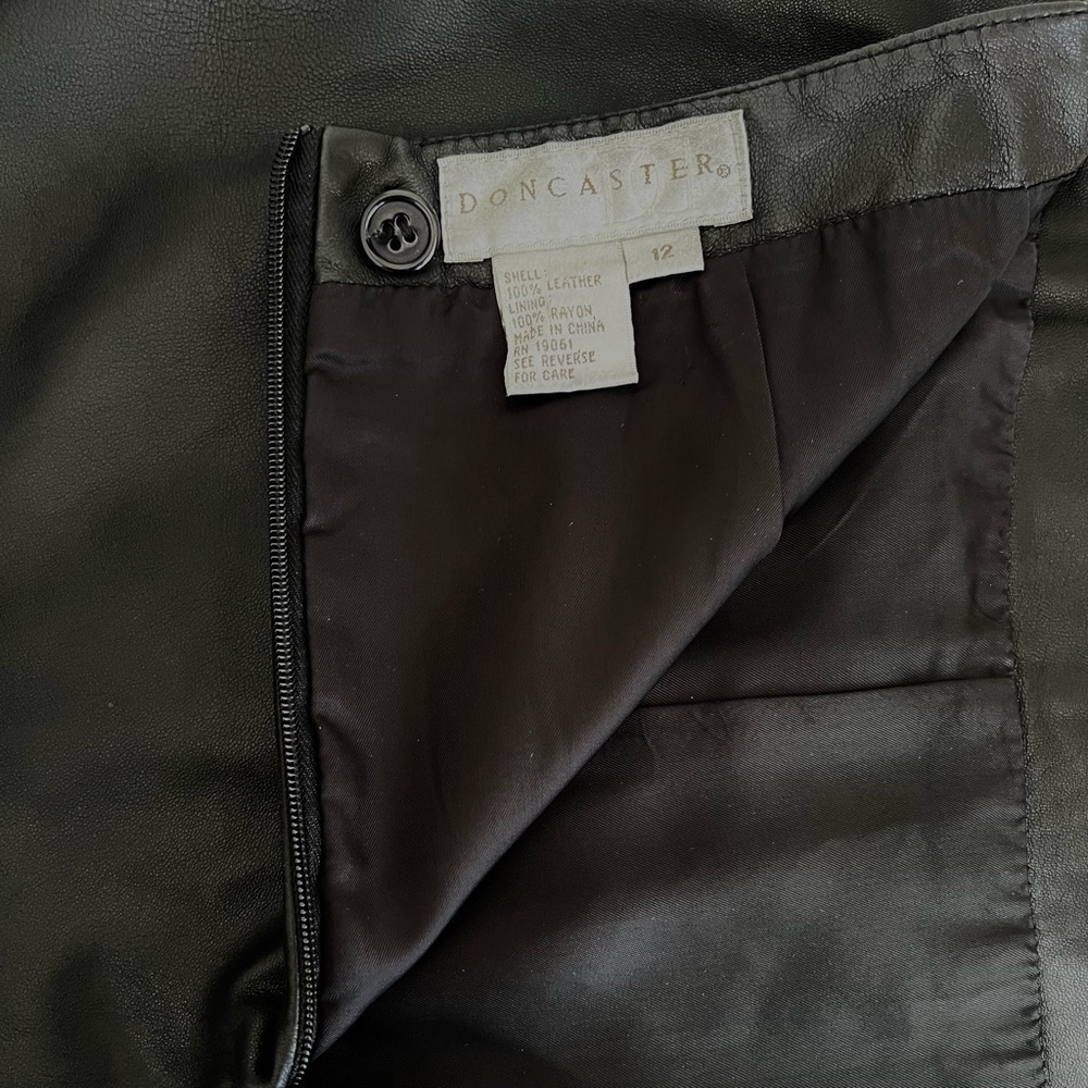 1990’s Doncaster Leather Skirt. - Picture 4 of 4